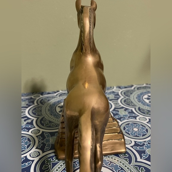 Vintage Brass Horse Jumping Stone Wall - Picture 13 of 13